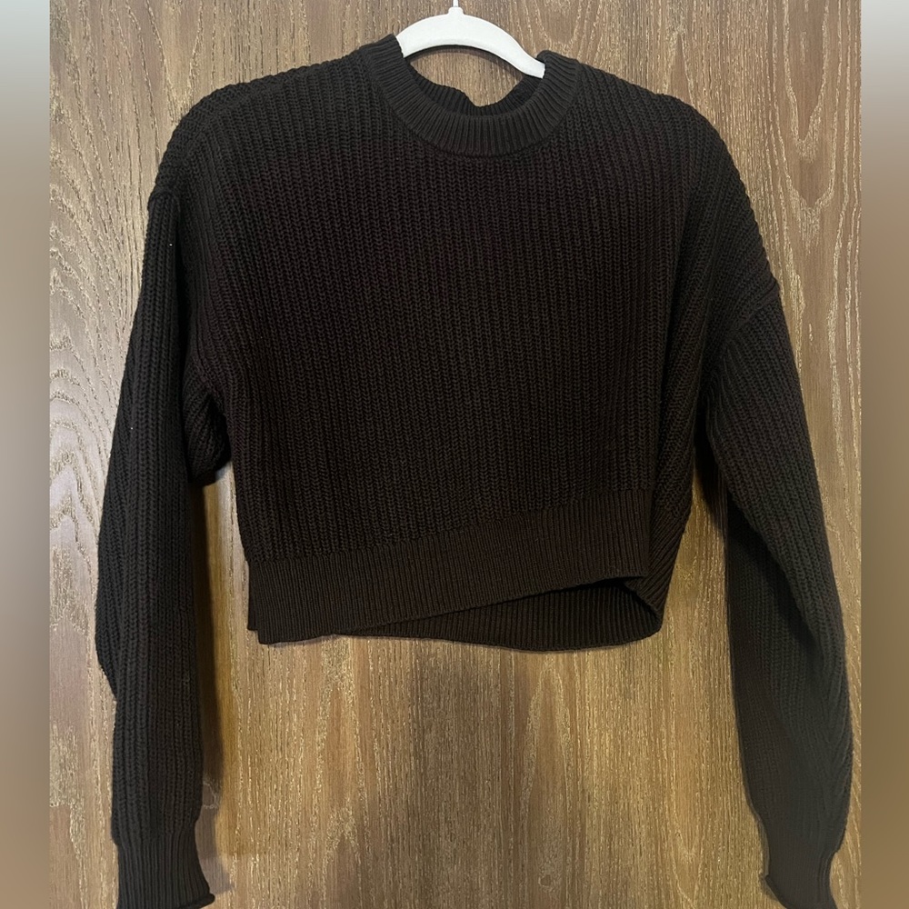 Brown cropped knit sweater